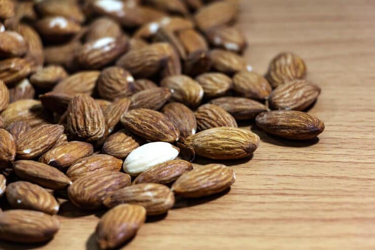 تصویر 3 از بادام درختی شیراز تازه و خوش طعم در بسته بندی